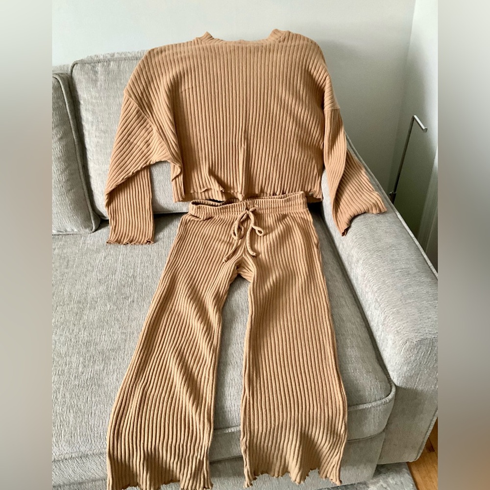 Billabong, brown ribbed knit lounge set, bootleg pants S and crop top M